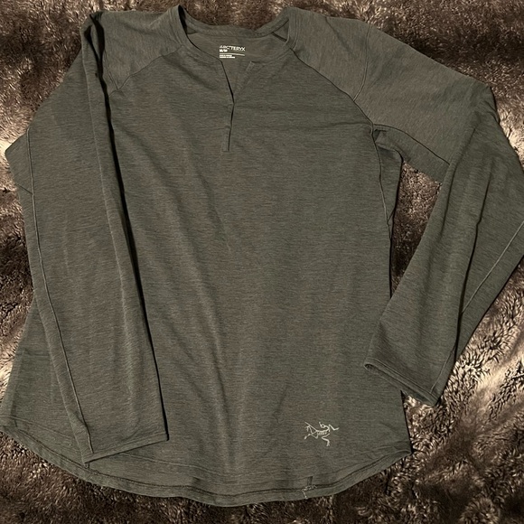 Arcteryx Kadem Long Sleeve Henley Shirt - Women’s Medium - Picture 1 of 4